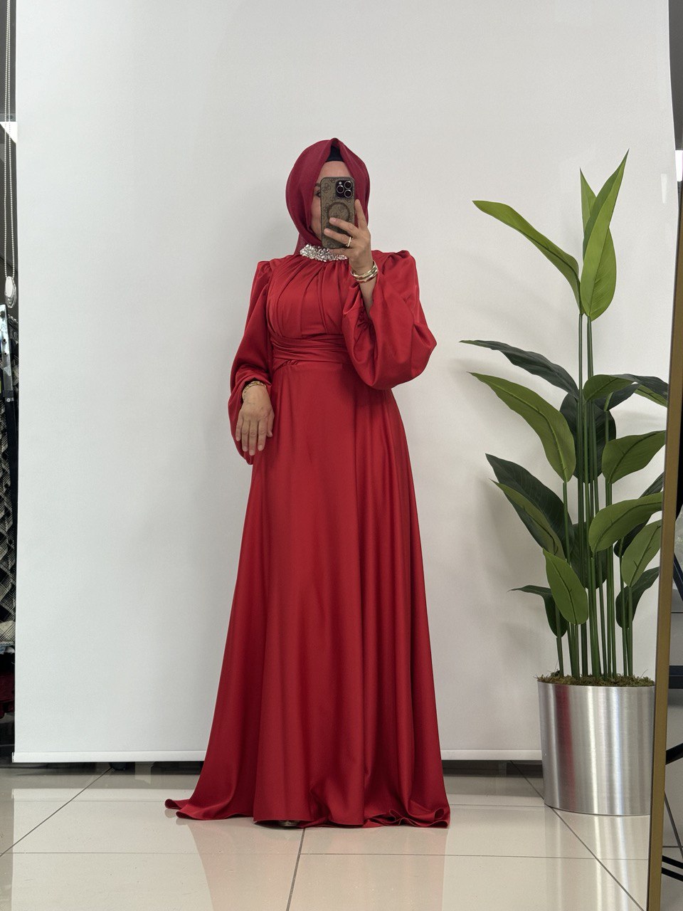 FERİHA SARIOĞLU ABİYE-KIRMIZI